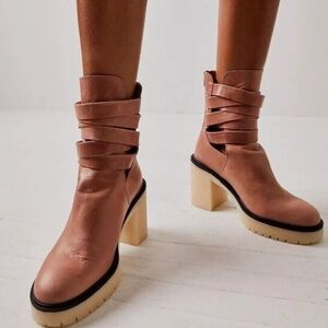 Free People Jesse leather cut out platform boots tan buckle Size 39 EU 9 US
